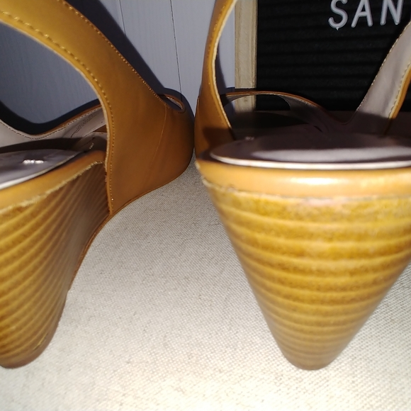 BCBG camel wedge-heeled sandals - Picture 7 of 8